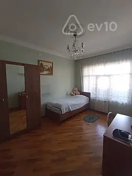 Satılır 5 otaqlı köhnə tikili 120 m²