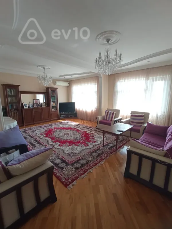 Satılır 5 otaqlı köhnə tikili 120 m²
