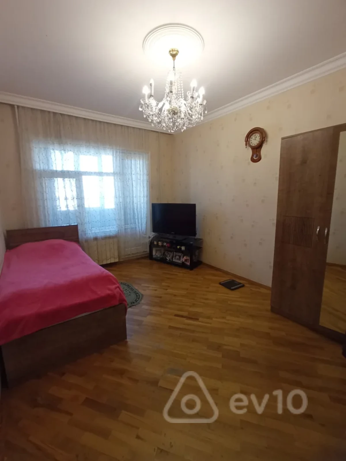 Satılır 5 otaqlı köhnə tikili 120 m²