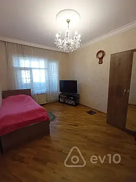 Satılır 5 otaqlı köhnə tikili 120 m²
