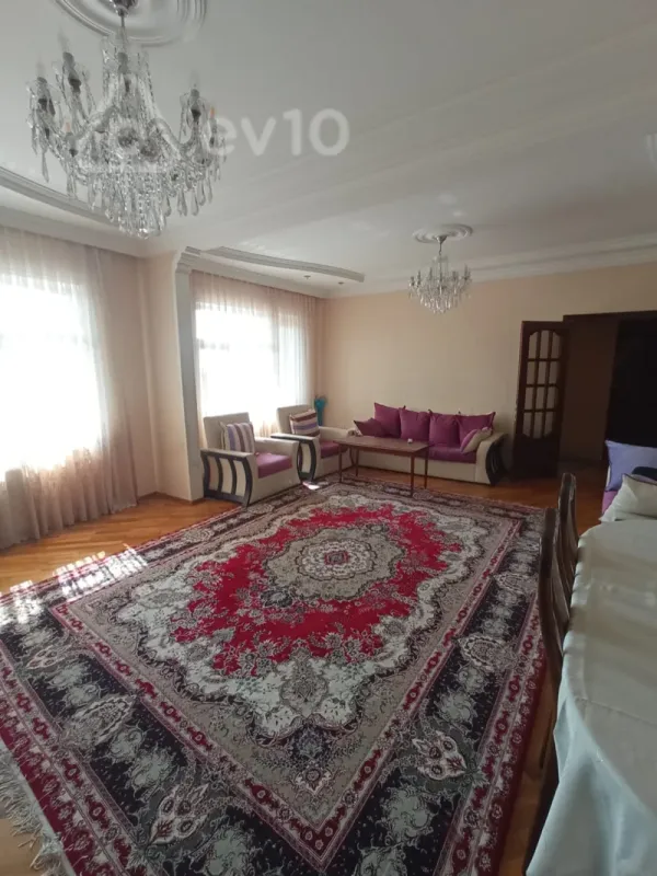 Satılır 5 otaqlı köhnə tikili 120 m²