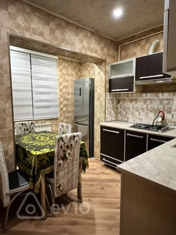 Kirayə verilir 2 otaqlı köhnə tikili 56 m²