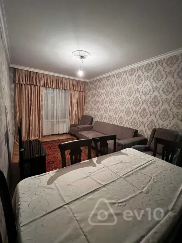 Kirayə verilir 2 otaqlı köhnə tikili 56 m²