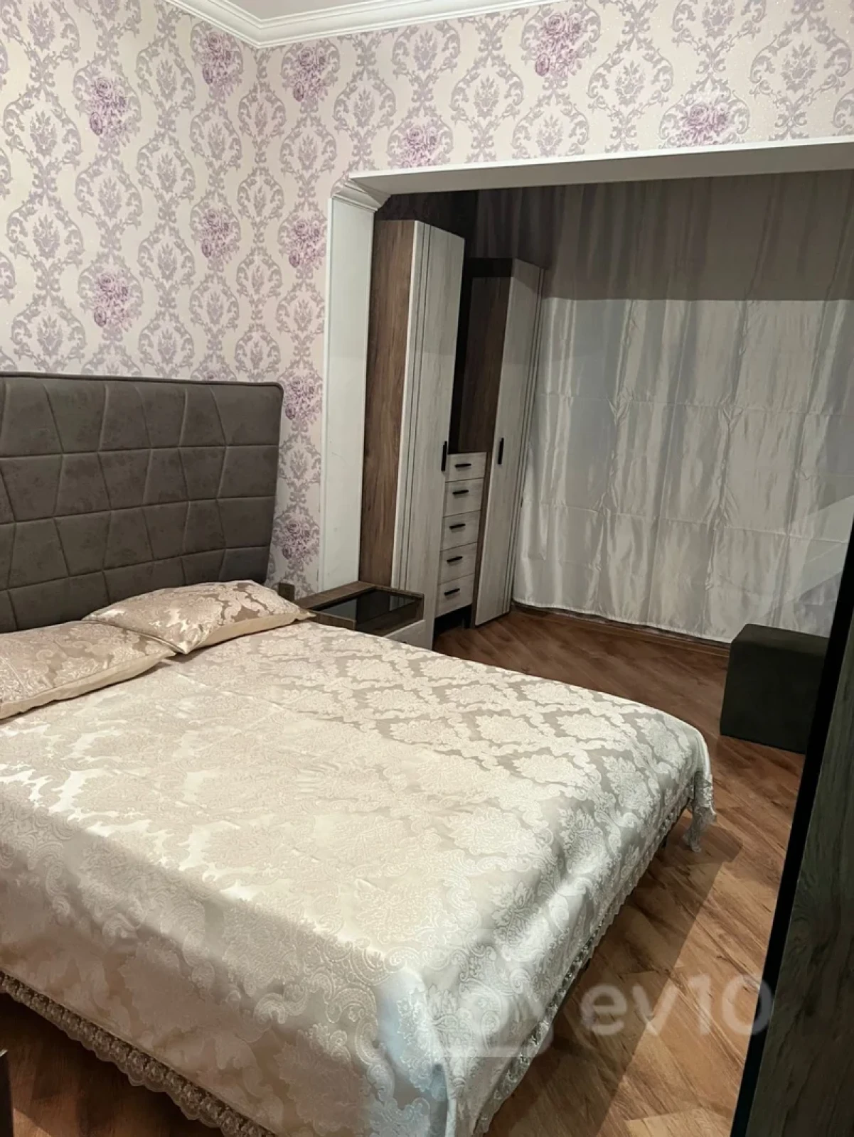 Kirayə verilir 2 otaqlı köhnə tikili 56 m²