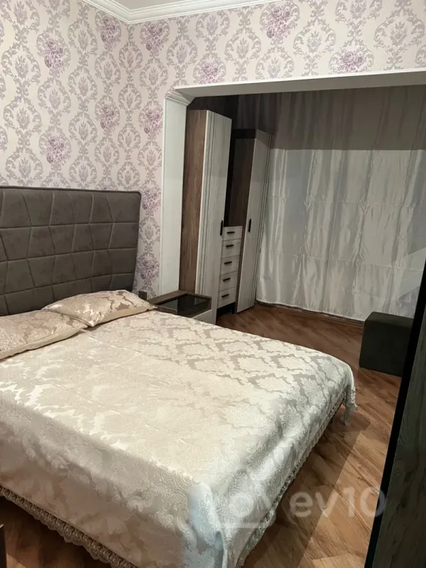 Kirayə verilir 2 otaqlı köhnə tikili 56 m²