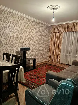 Kirayə verilir 2 otaqlı köhnə tikili 56 m²