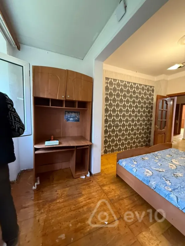 Kirayə verilir 2 otaqlı köhnə tikili 60 m²