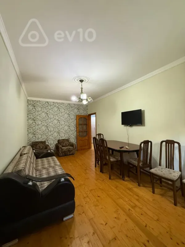 Kirayə verilir 2 otaqlı köhnə tikili 60 m²