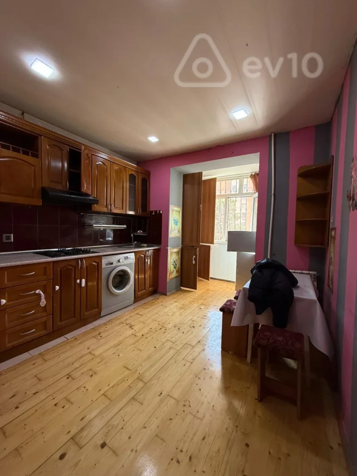 Kirayə verilir 2 otaqlı köhnə tikili 60 m²