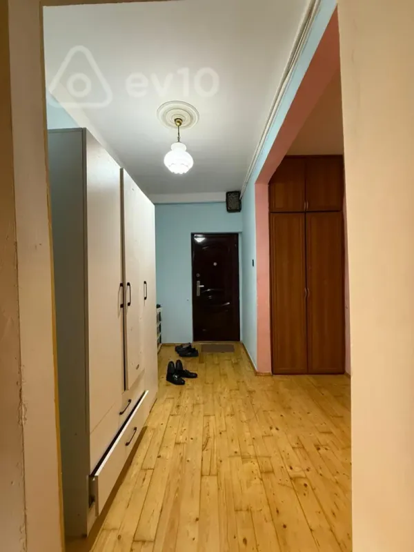 Kirayə verilir 2 otaqlı köhnə tikili 60 m²