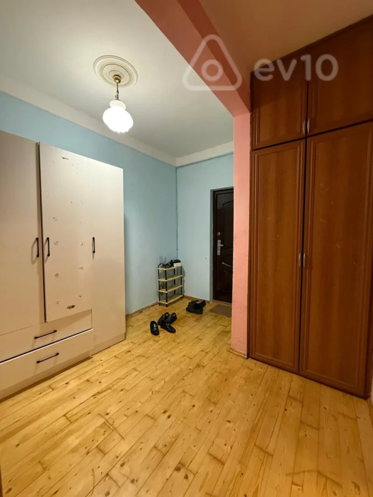 Kirayə verilir 2 otaqlı köhnə tikili 60 m²