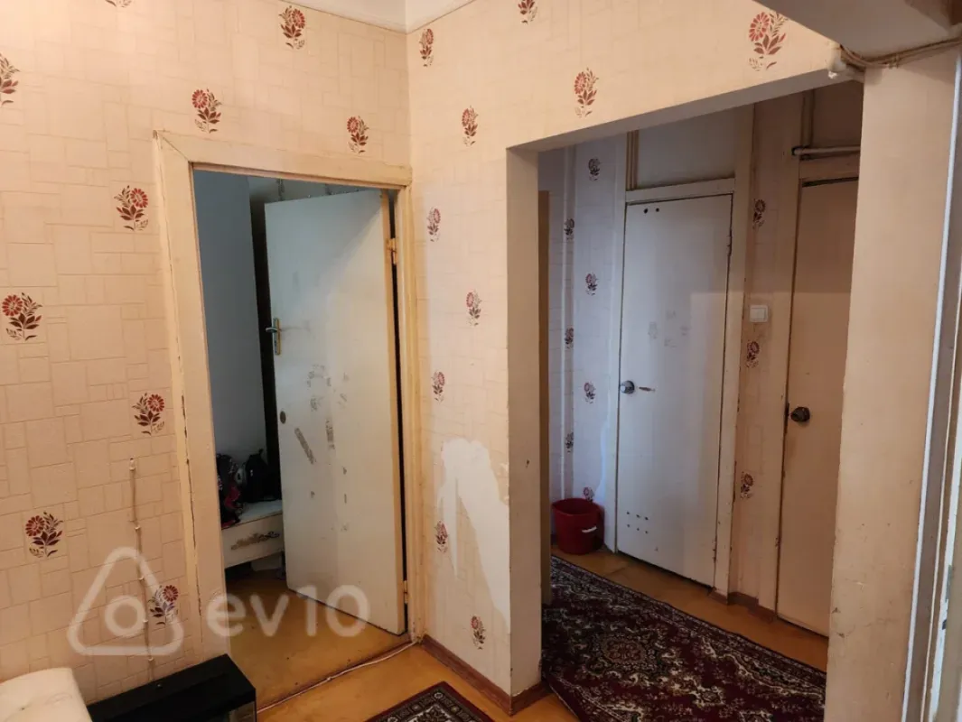 Satılır 3 otaqlı köhnə tikili 80 m²