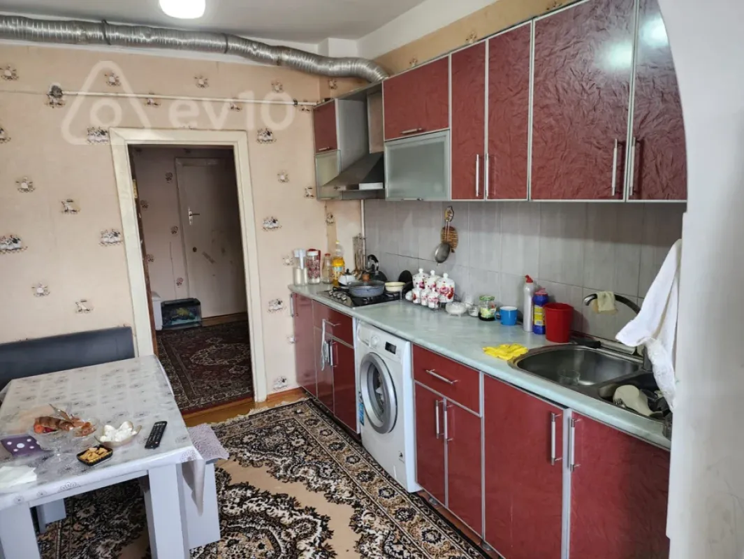 Satılır 3 otaqlı köhnə tikili 80 m²