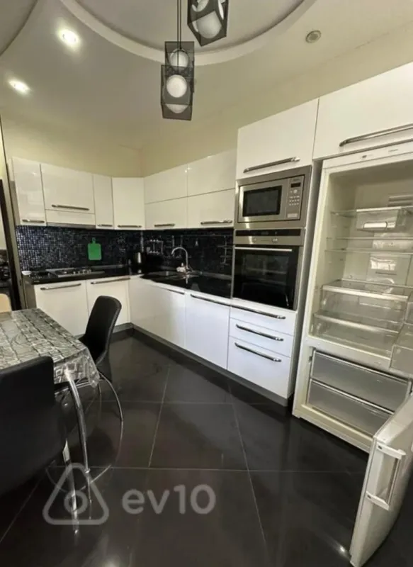 Kirayə verilir 2 otaqlı yeni tikili 70 m²