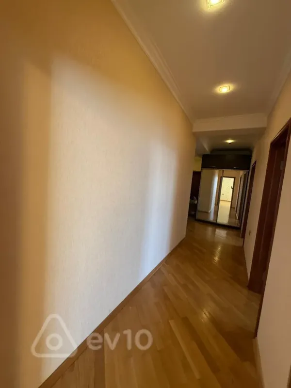 Satılır 2 otaqlı yeni tikili 108 m²