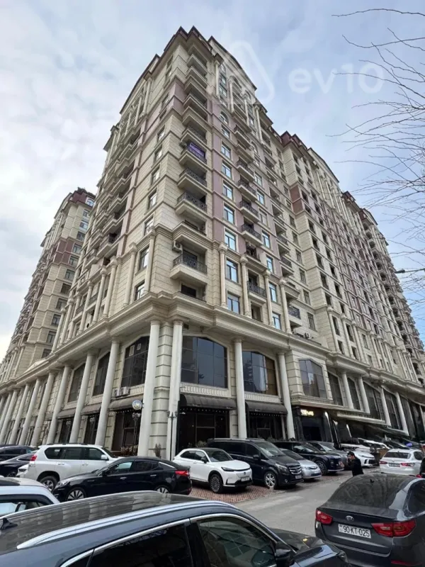 Satılır 4 otaqlı yeni tikili 180 m²