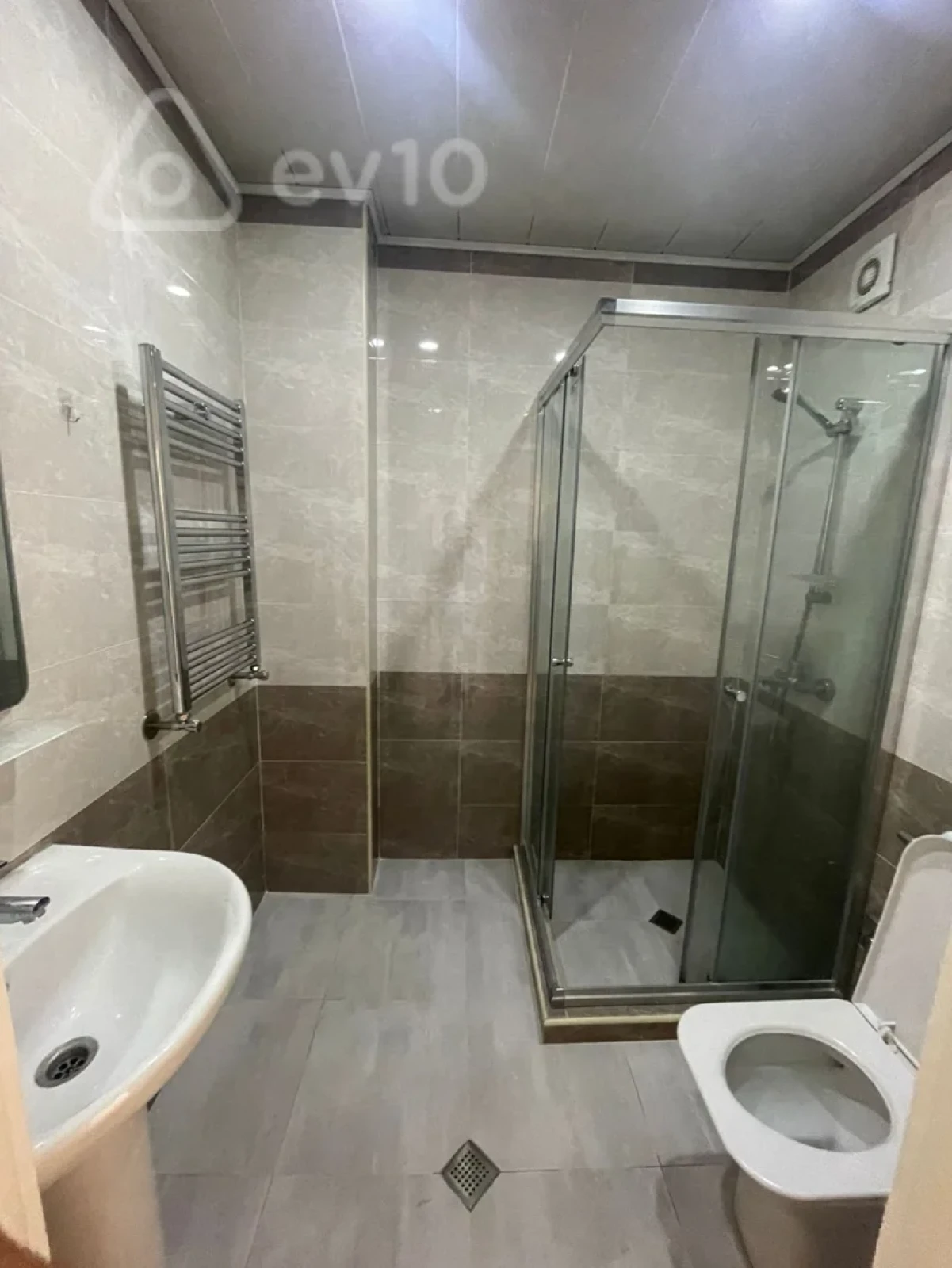 Kirayə verilir 2 otaqlı yeni tikili 63 m²