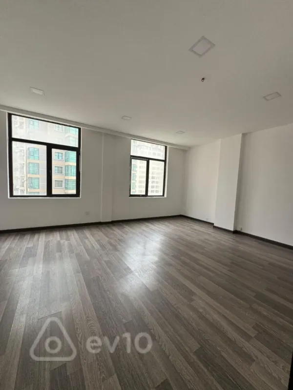 Kirayə verilir 16 otaqlı ofis 530 m²
