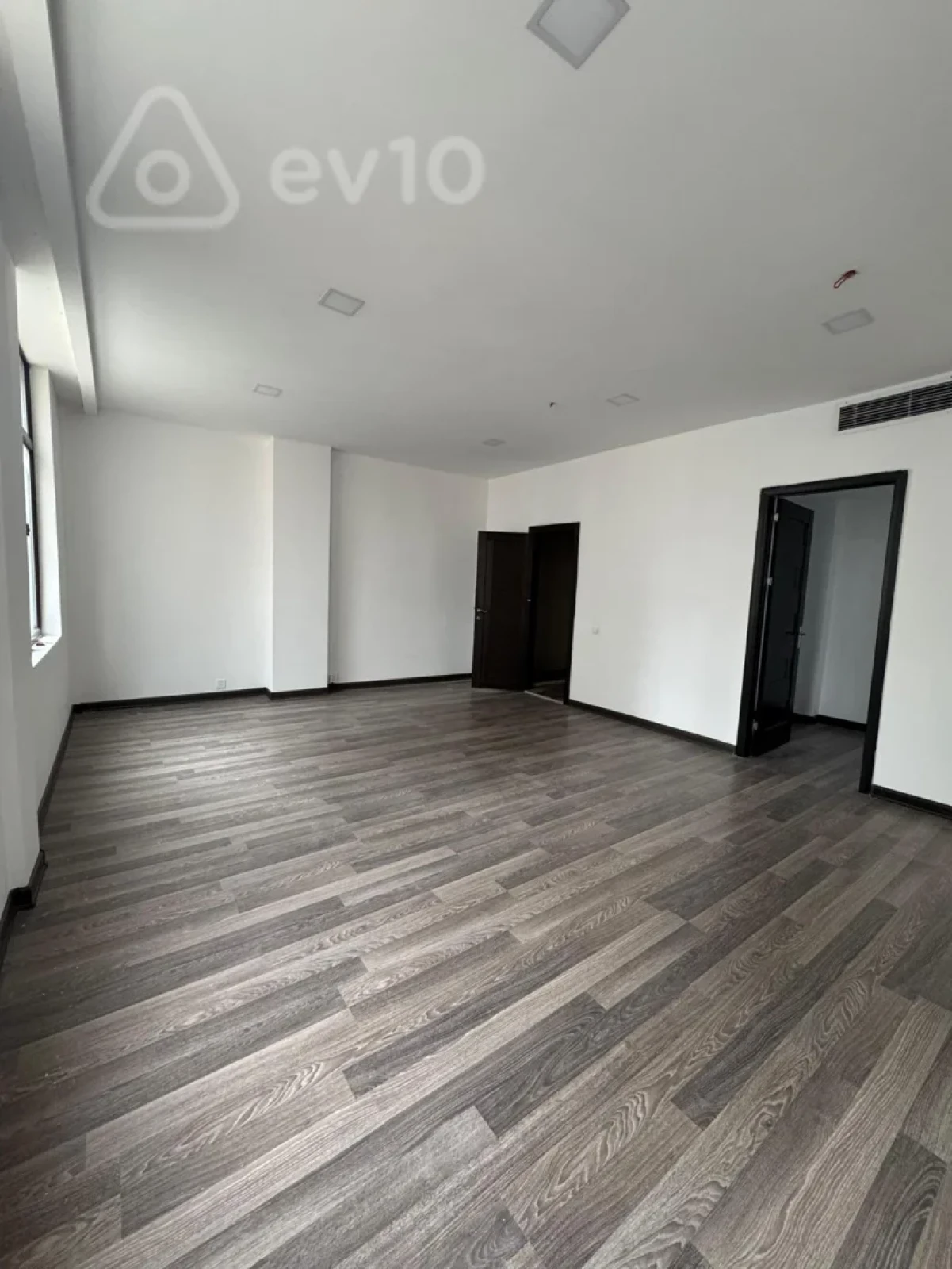 Kirayə verilir 16 otaqlı ofis 530 m²