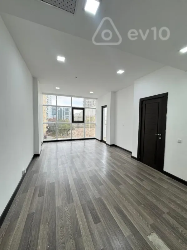 Kirayə verilir 16 otaqlı ofis 530 m²