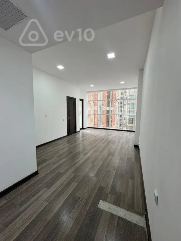 Kirayə verilir 16 otaqlı ofis 530 m²