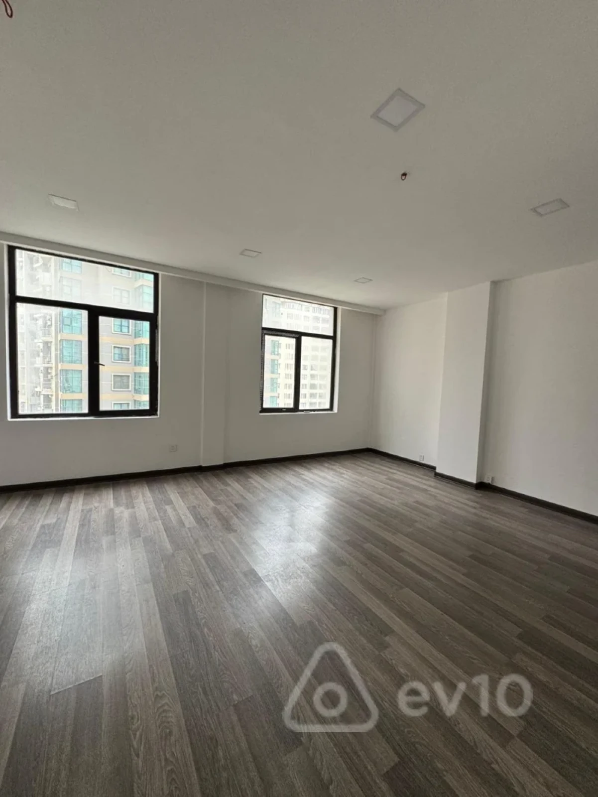 Kirayə verilir 16 otaqlı ofis 530 m²