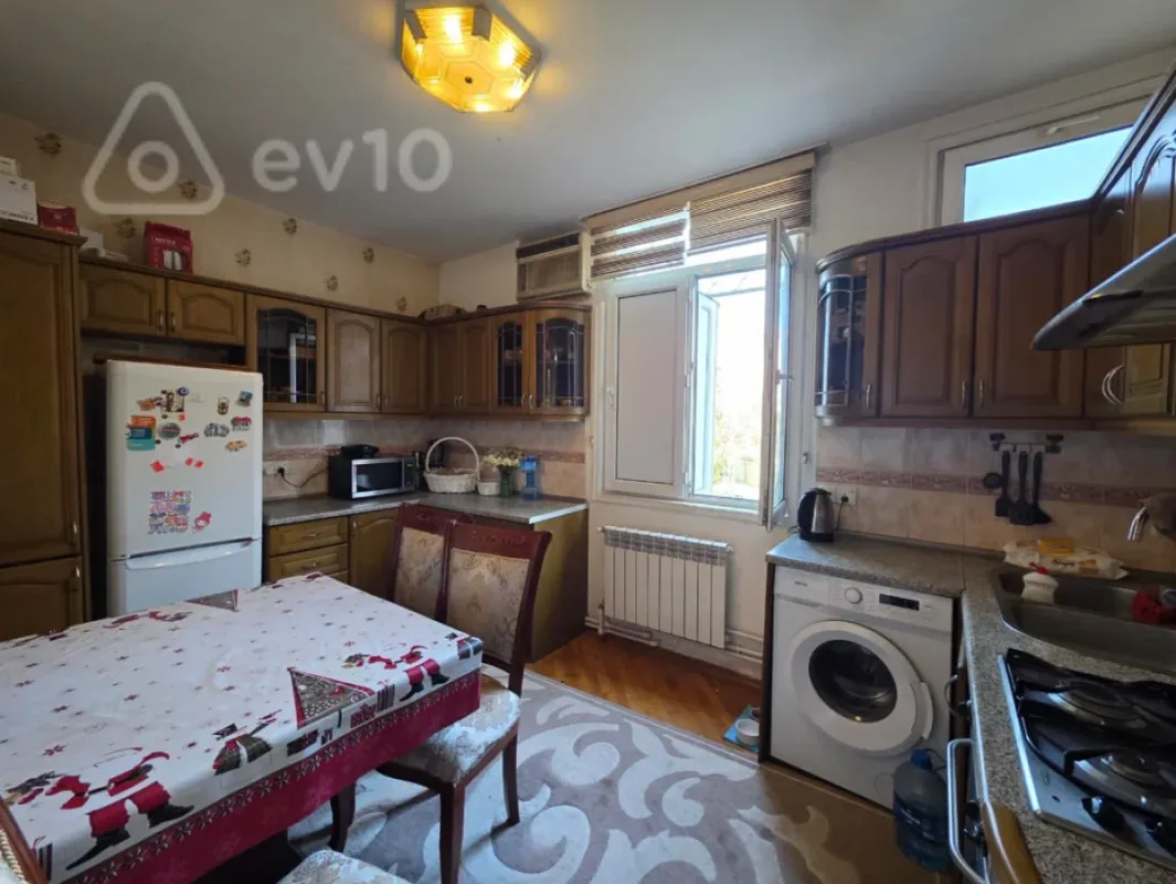Satılır 3 otaqlı köhnə tikili 80 m²