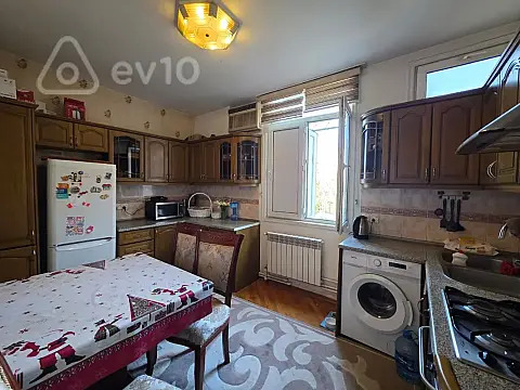 Satılır 3 otaqlı köhnə tikili 80 m²