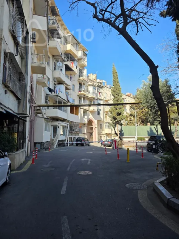 Satılır 3 otaqlı köhnə tikili 80 m²