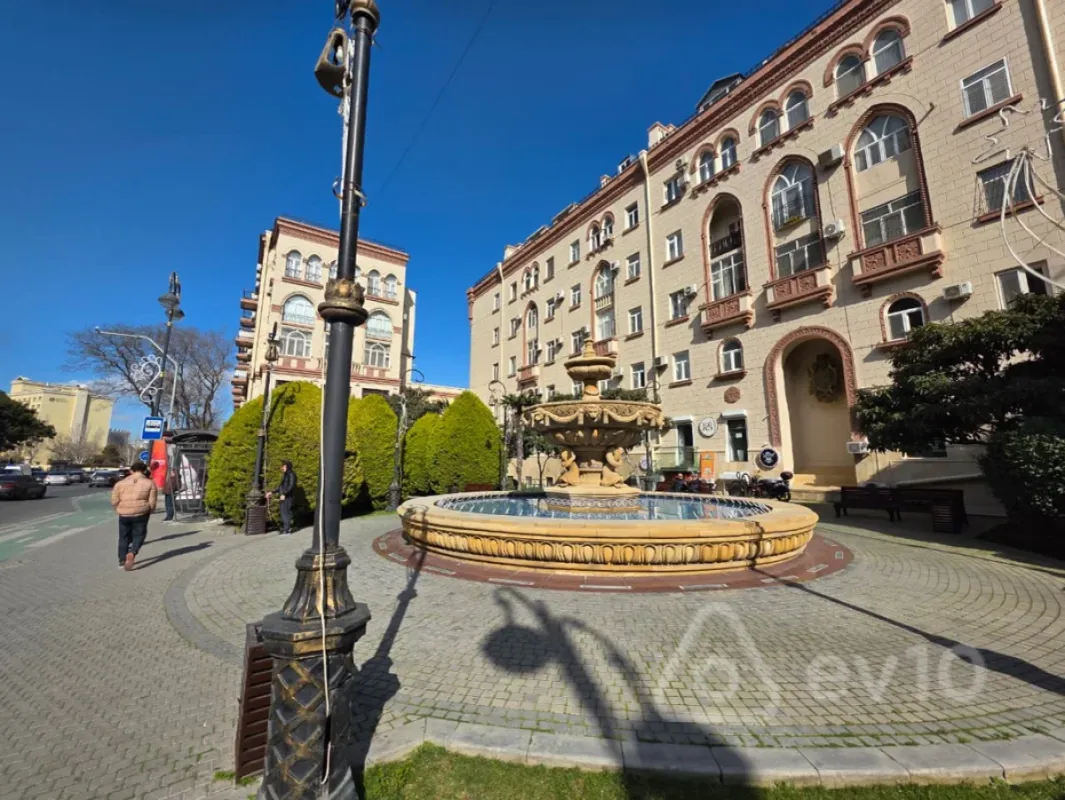 Satılır 3 otaqlı köhnə tikili 80 m²