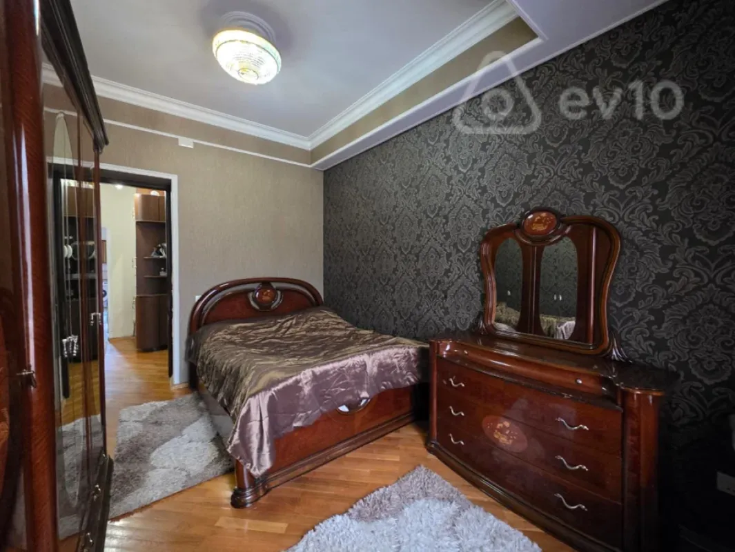Satılır 3 otaqlı köhnə tikili 80 m²