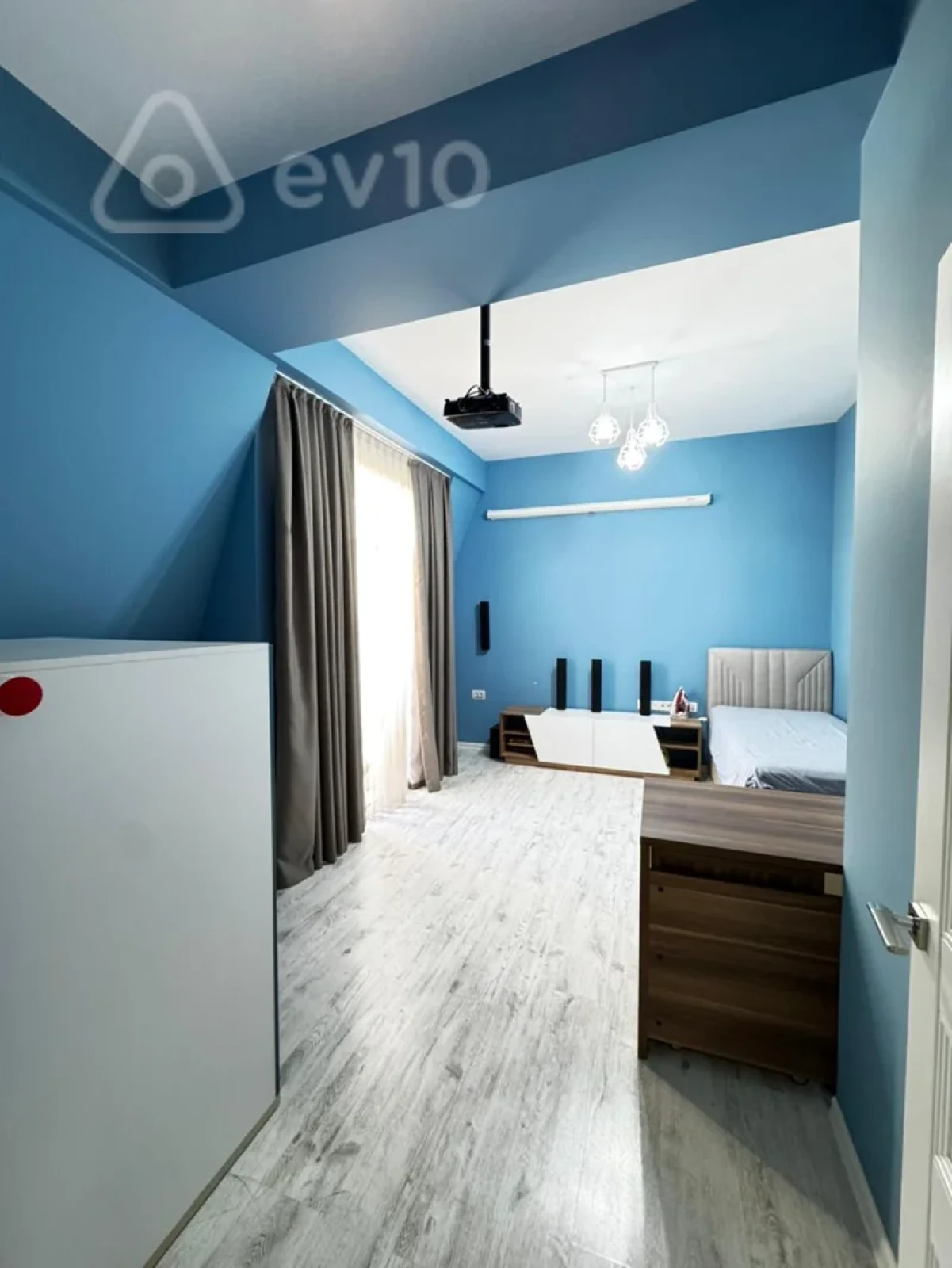 Kirayə verilir 4 otaqlı yeni tikili 180 m²