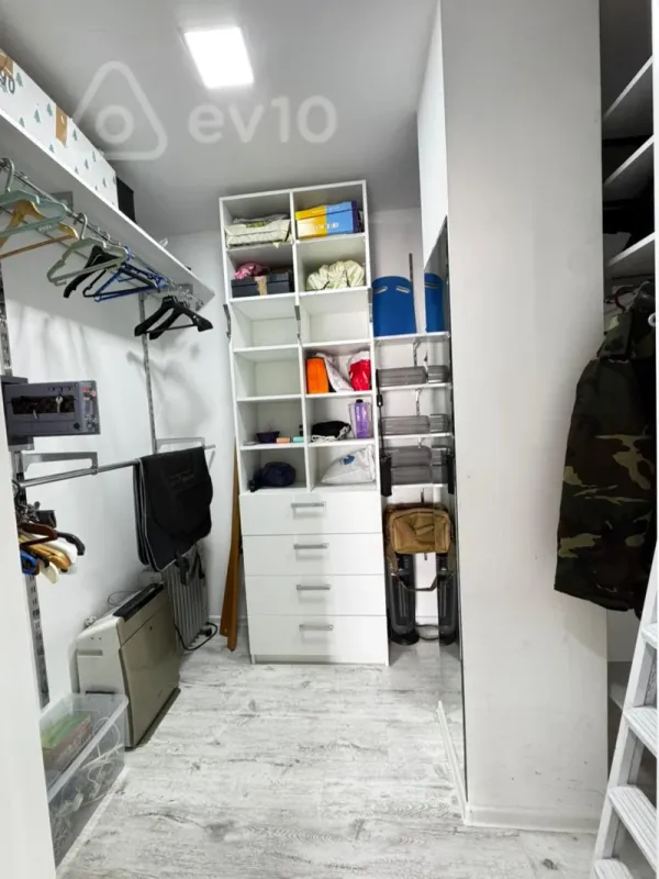 Kirayə verilir 4 otaqlı yeni tikili 180 m²