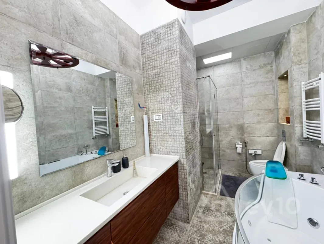 Kirayə verilir 4 otaqlı yeni tikili 180 m²