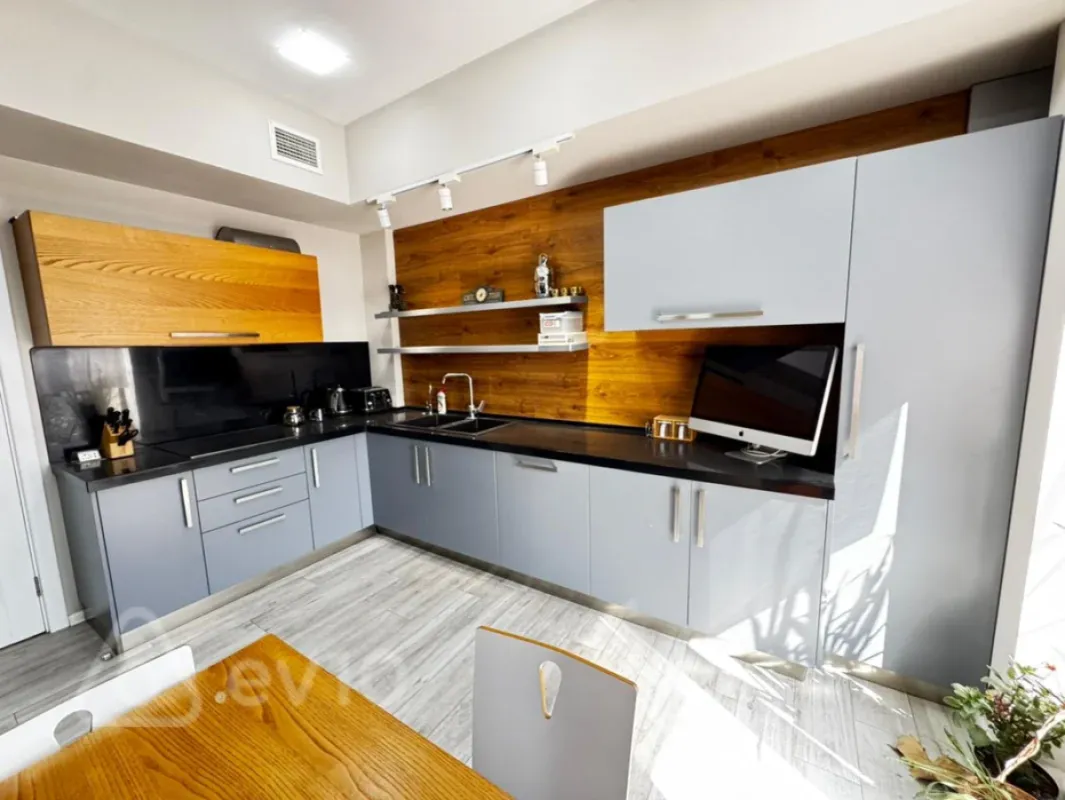 Kirayə verilir 4 otaqlı yeni tikili 180 m²