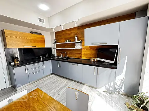 Kirayə verilir 4 otaqlı yeni tikili 180 m²
