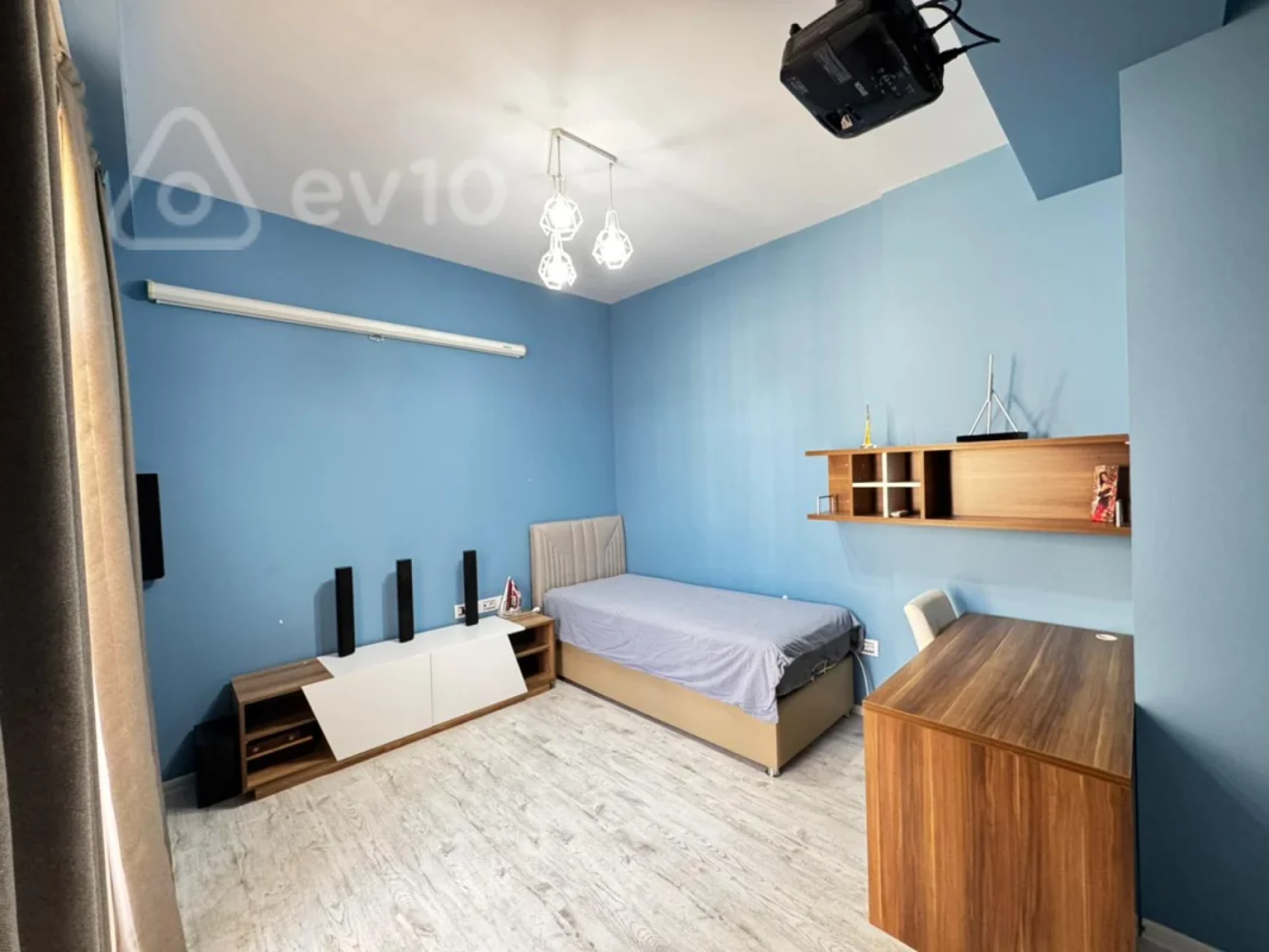 Kirayə verilir 4 otaqlı yeni tikili 180 m²