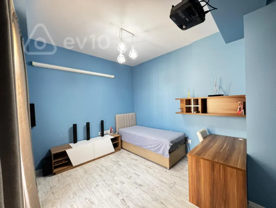 Kirayə verilir 4 otaqlı yeni tikili 180 m²