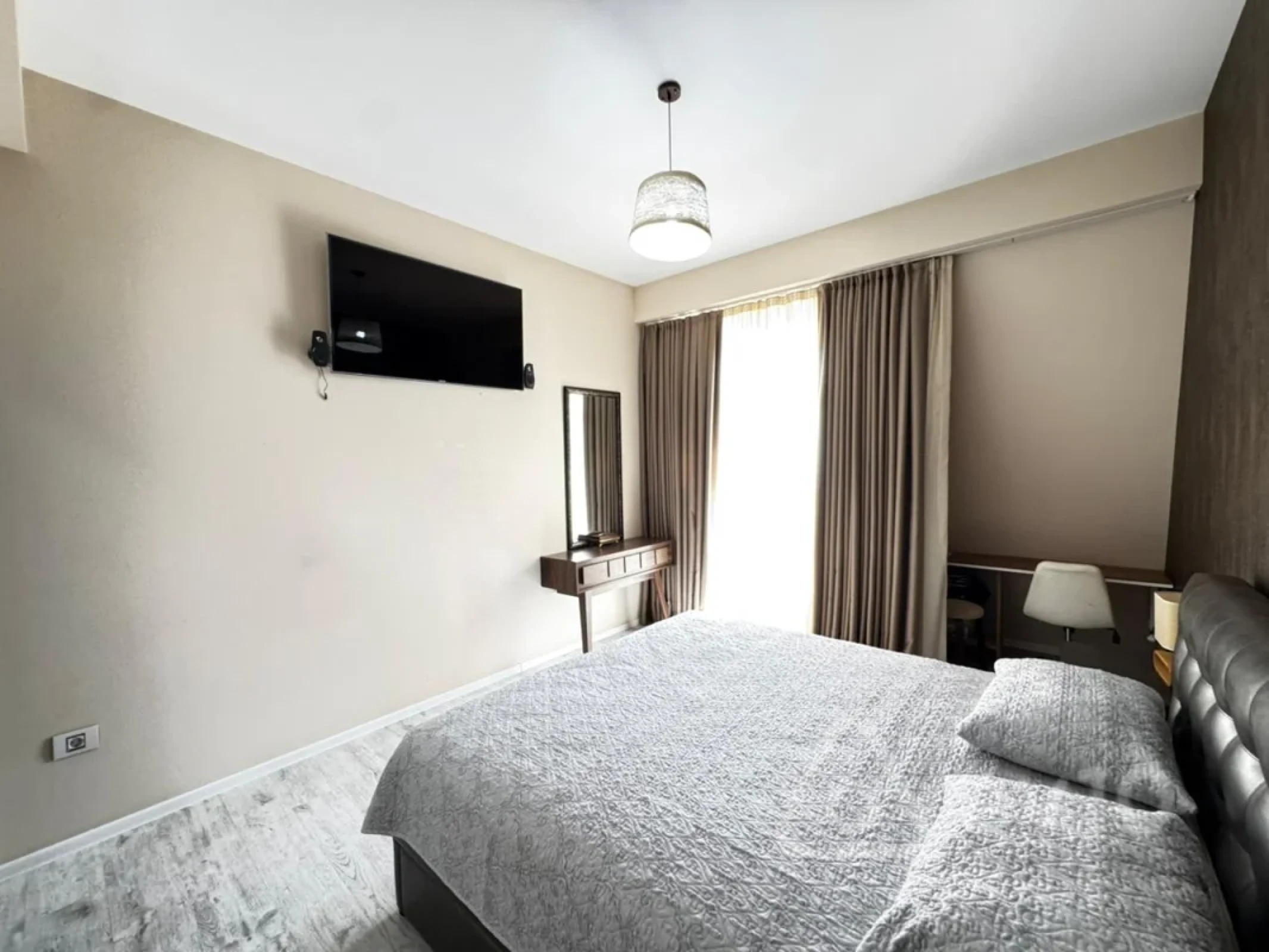 Kirayə verilir 4 otaqlı yeni tikili 180 m²