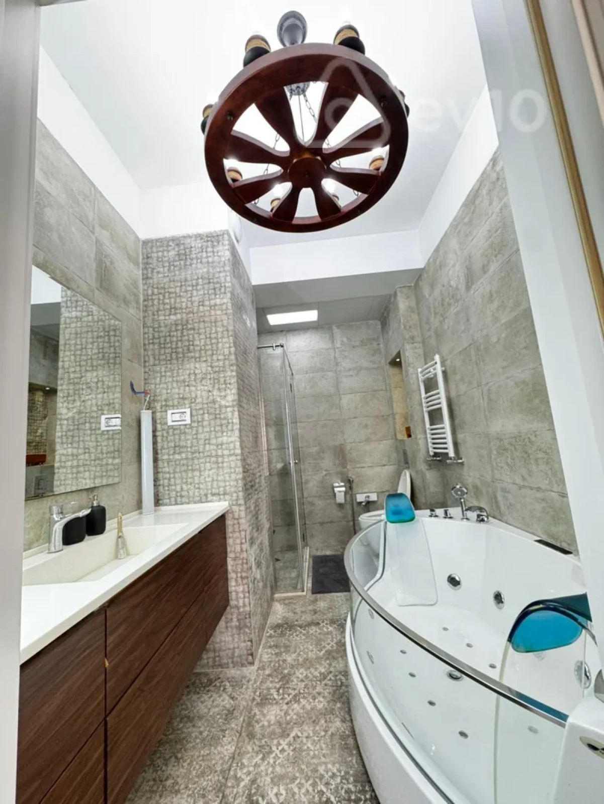 Kirayə verilir 4 otaqlı yeni tikili 180 m²