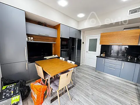 Kirayə verilir 4 otaqlı yeni tikili 180 m²