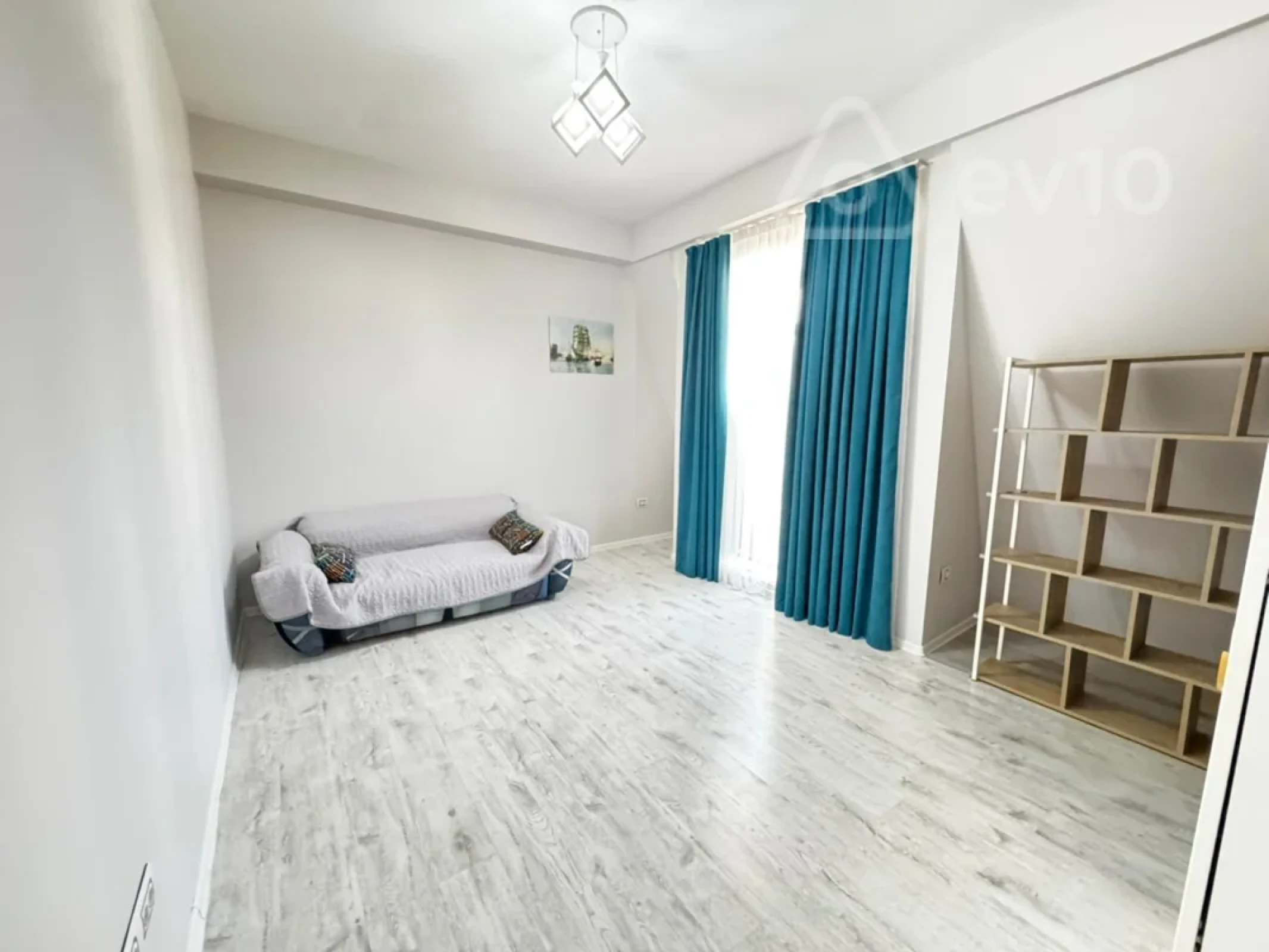 Kirayə verilir 4 otaqlı yeni tikili 180 m²