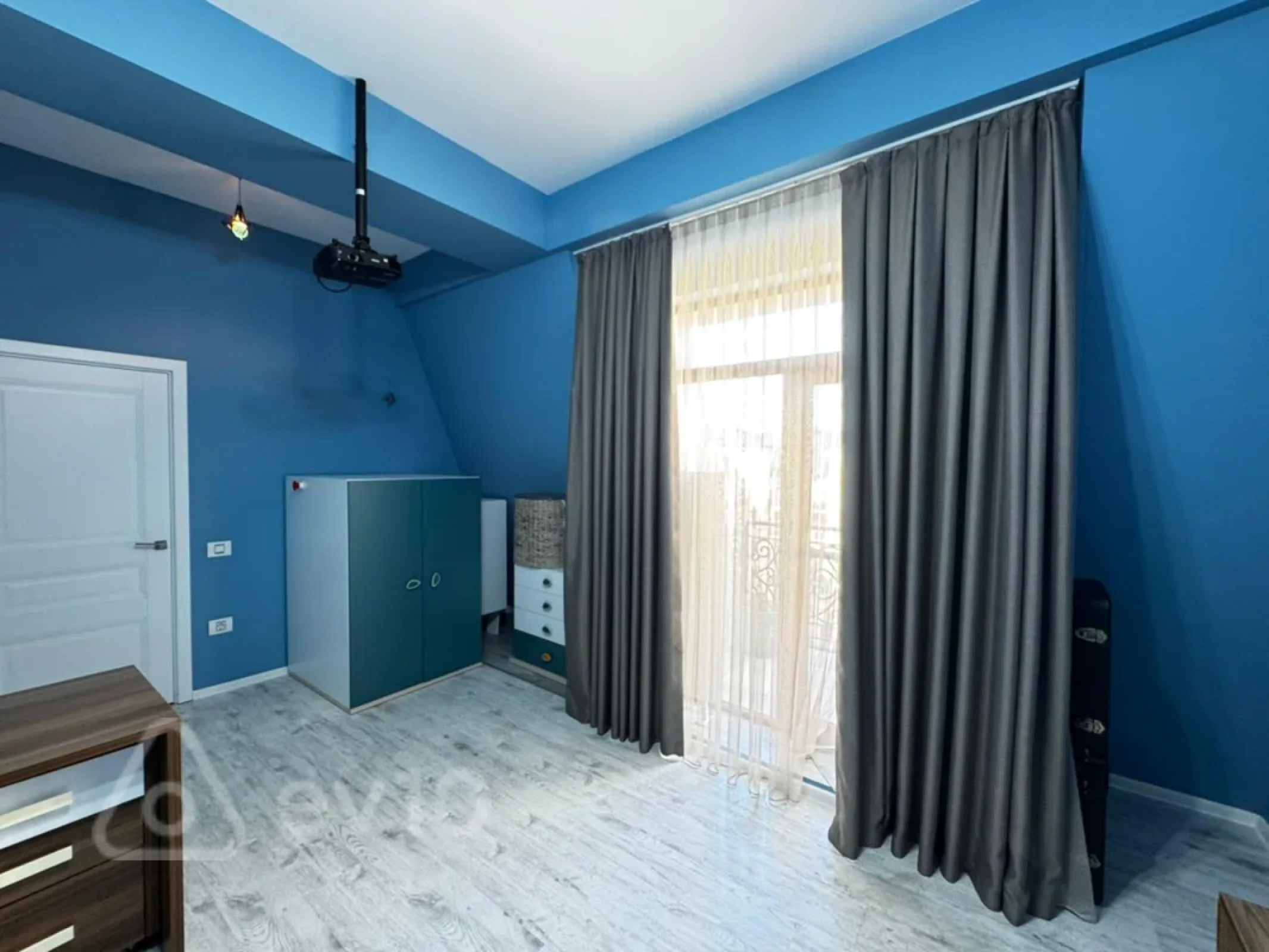 Kirayə verilir 4 otaqlı yeni tikili 180 m²