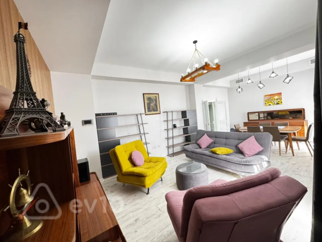 Kirayə verilir 4 otaqlı yeni tikili 180 m²