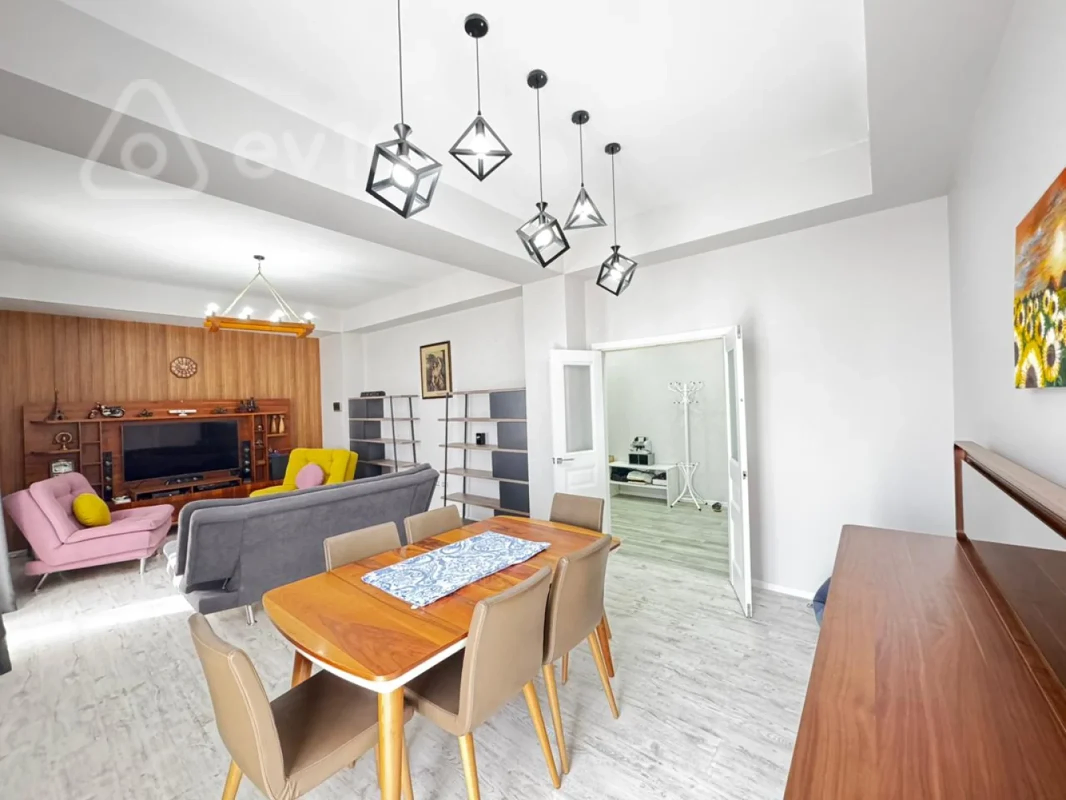 Kirayə verilir 4 otaqlı yeni tikili 180 m²