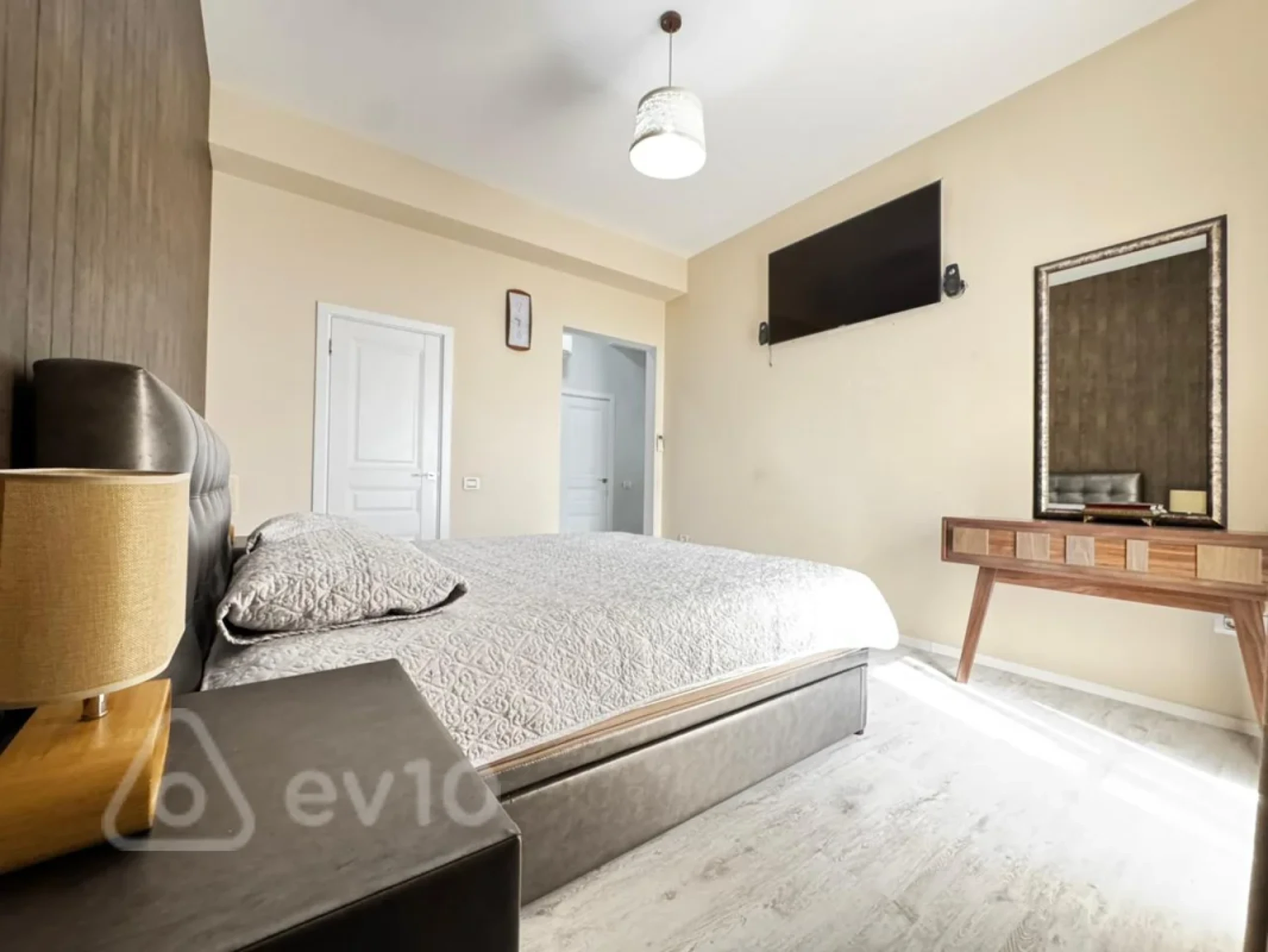 Kirayə verilir 4 otaqlı yeni tikili 180 m²