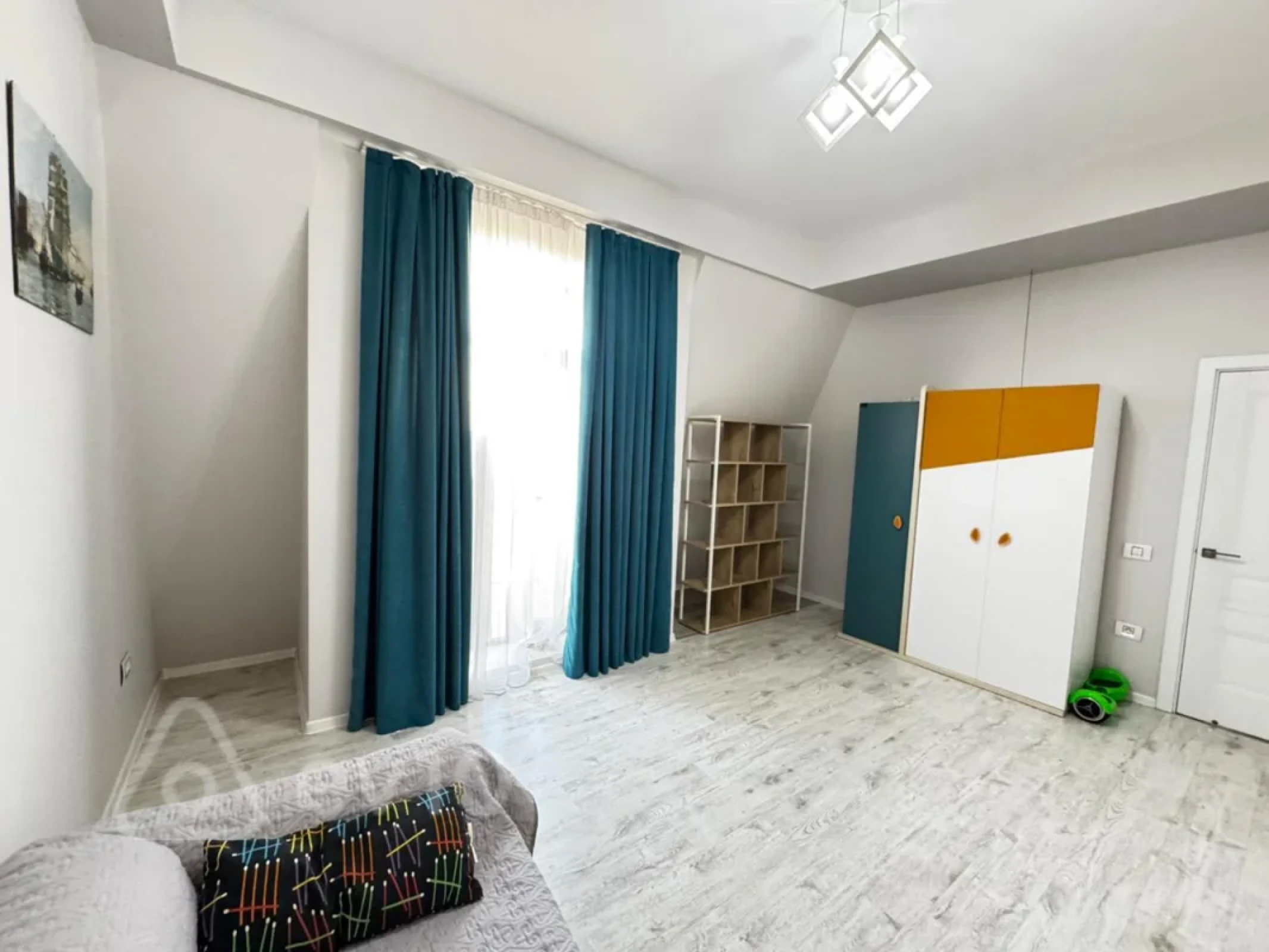 Kirayə verilir 4 otaqlı yeni tikili 180 m²