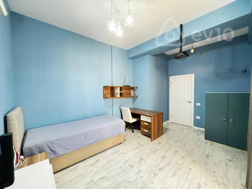 Kirayə verilir 4 otaqlı yeni tikili 180 m²