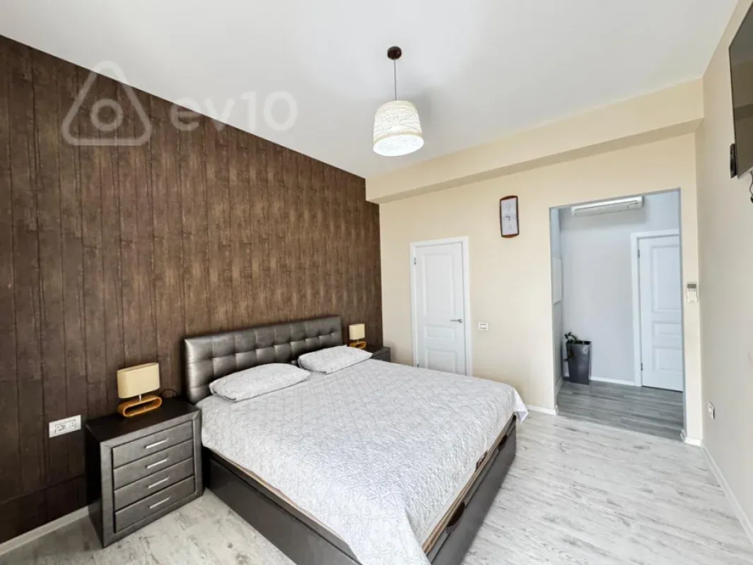 Kirayə verilir 4 otaqlı yeni tikili 180 m²