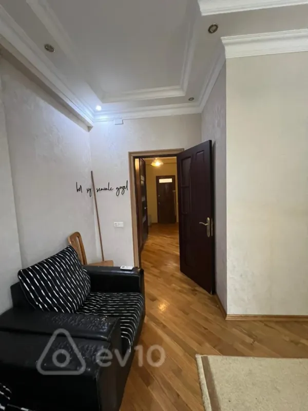Kirayə verilir 2 otaqlı yeni tikili 75 m²
